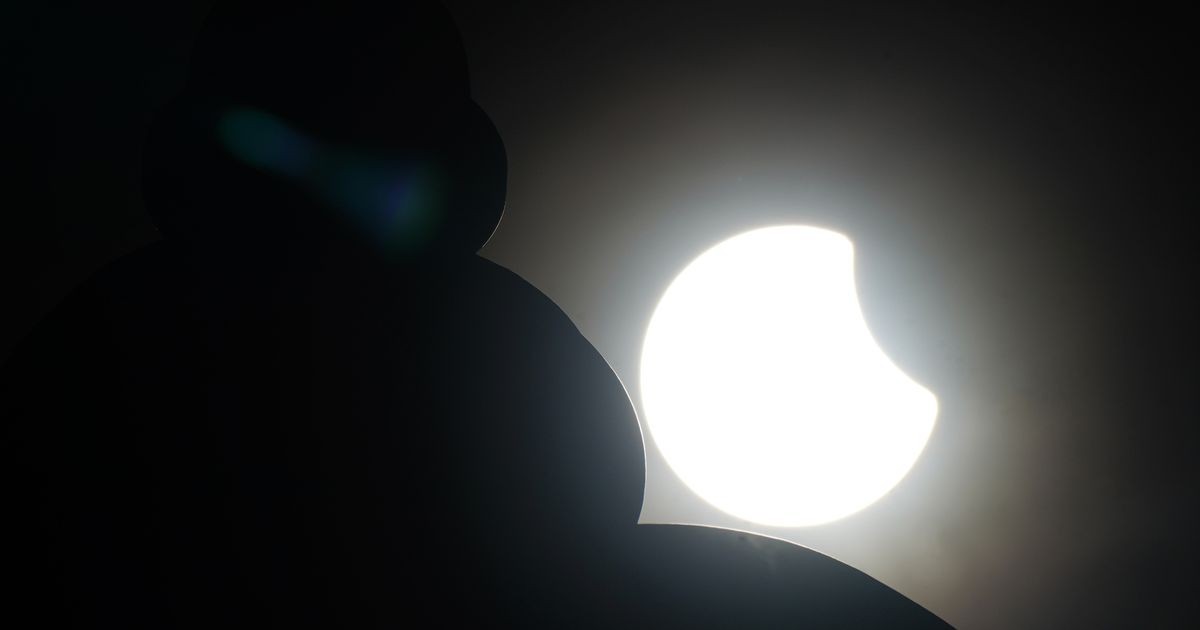 The Colander Eclipse: How a Simple Kitchen Tool Can Safely Reveal the Sky’s Rarest Spectacle