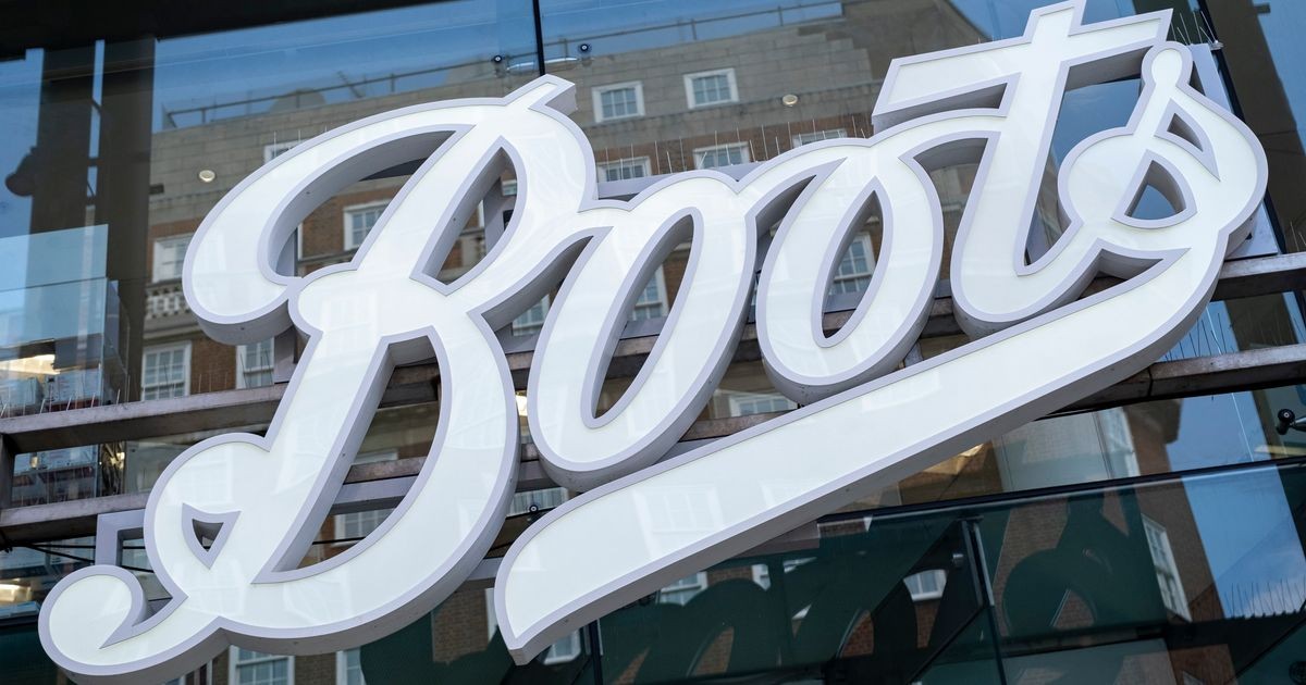 Boots Slashes Oral-B iO2 Electric Toothbrush to £35 in 65% Christmas Deal